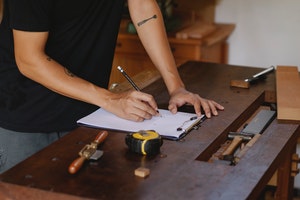 construction worker signing form