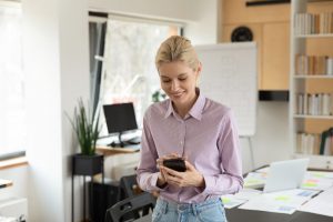 Donna italiana in cerca di lavoro in Canada